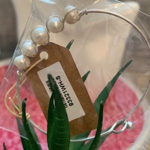 ❎. CRYSTAL AVENUE | Freshwater Pearl Bangle NWT